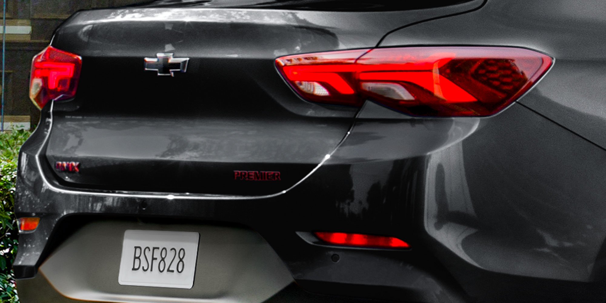 Chevrolet Onix 2025, sedán deportivo con faros de luces traseras LED